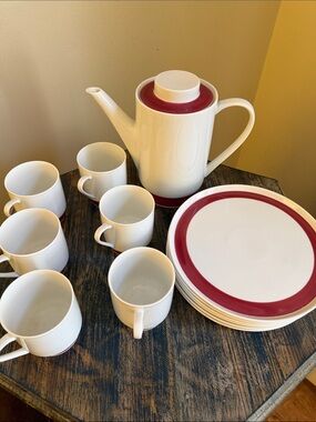 Melitta Hamburg FormCeramic Coffee/Tea Set with Red Rim - 6 Cups, Pot & 6 Plates